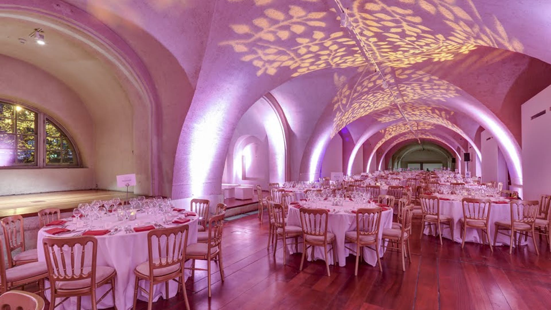 Embankment Gallery dining set up